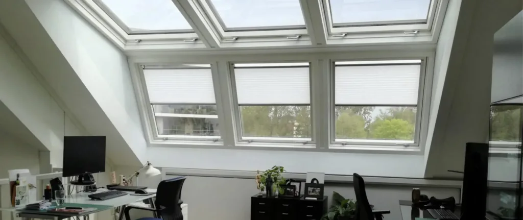 Werkplek op zolder gecreëerd met een LUXboX Dakserre