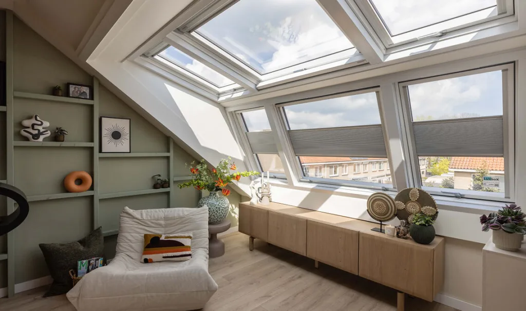 Woonruimte op zolder met LUXboX dakserre en hoge glazen gevel